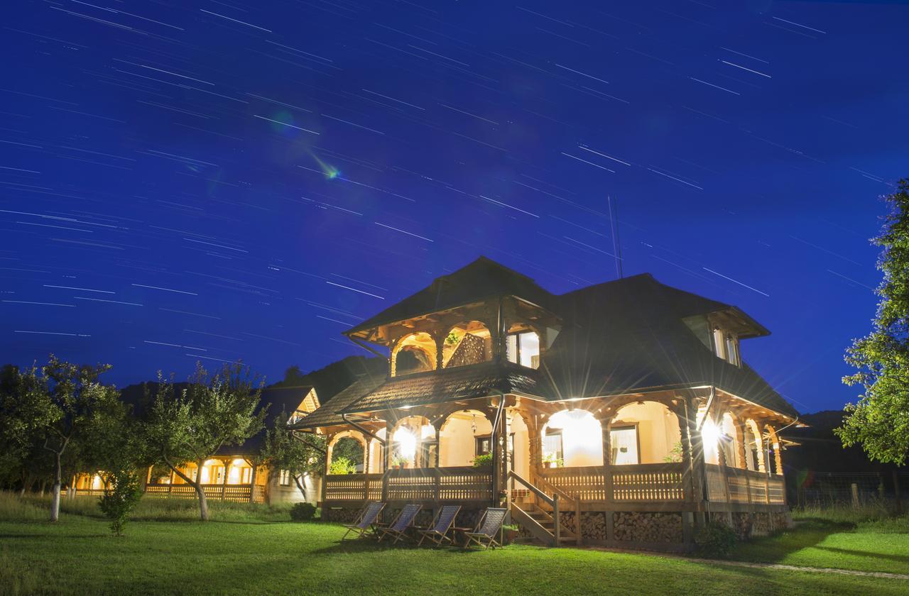 Magnolia Resort Chalets Vişeu de Sus エクステリア 写真